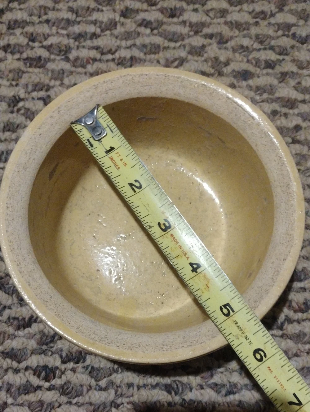Classic ceramic crock style pet dish
